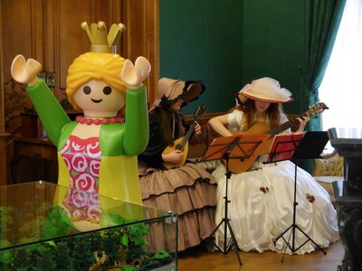 Schloßmuseum Greiz 301.) 'Froschkönig' Elise playmobil 1010112 (Farbe raus).jpg