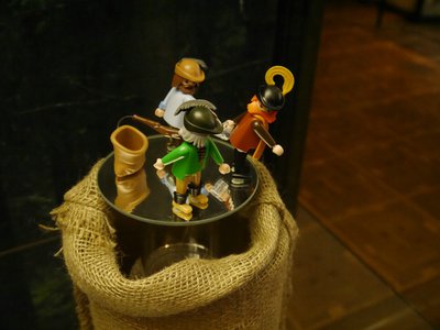 Schloßmuseum Greiz 386.) 'Des Schneiders Söhne' Elise  playmobil 1000658.jpg