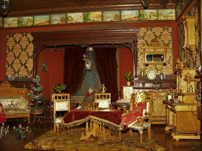 Schloßmuseum Greiz 402.) 'Puppenstube 1870' Elise playmobil 6111 (dunkel, warm).jpg