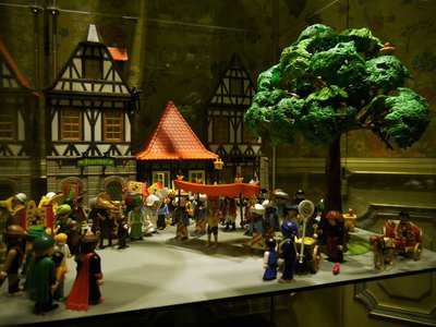 Schloßmuseum Greiz 434.) 'Des Kaisers neue Kleider' Elise playmobil 1010759 (verbessert).jpg