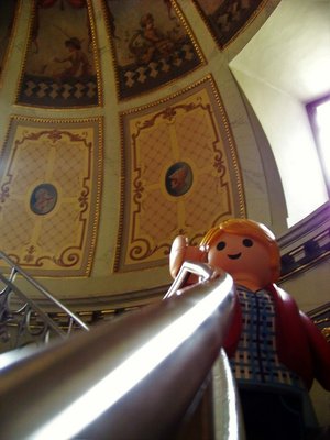 Schloßmuseum Greiz 12.) Elise  playmobil 1937 Schloß-Treppenaufgang (Licht raus, etwas Farbe rein, leicht wärmer).jpg