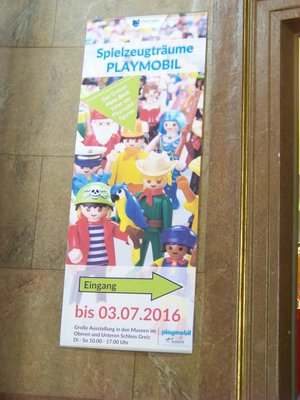 Schloßmuseum Greiz 13.) Elise  playmobil 1931 Schloß-Treppenaufgang.jpg