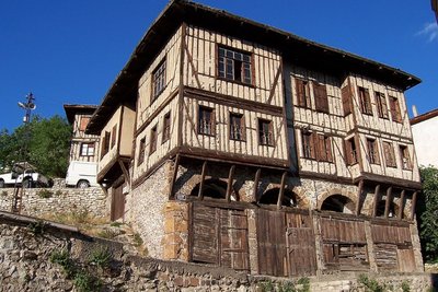 1280px-Safranbolu_traditional_house_1.jpg