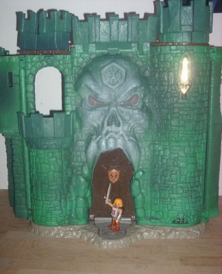 He-Man vor Castle Grayskull (200X).JPG