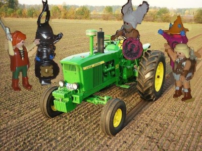 Warlord startet John Deere 4010 Traktor.JPG