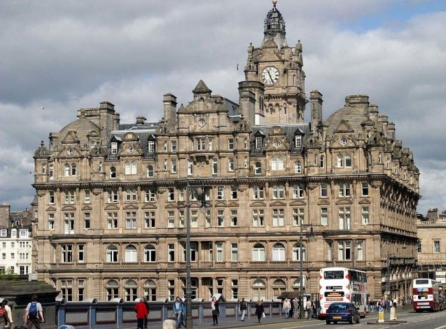 7 Edinburgh Balmoral Hotel (außen).jpg