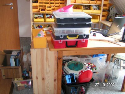1 004.jpg (77.83 KiB) 1060 mal betrachtet Hier mein "Schreibtisch" bzw Arbeitsplatz