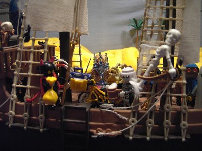 ARegattaForum183.jpg (107.99 KiB) 1066 mal betrachtet Schnell das Schiff hübsch dekoriert, ein paar "kleine" Schwimmkerzen ins Wasser und ..............P A R T Y...............