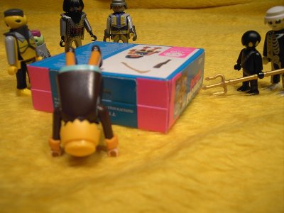 ARegattaForum223.jpg (81.7 KiB) 1066 mal betrachtet Hoppla, hat's weh getan?<br />Mr. Jones: Ja!<br />Aus der Schachtel: Ja!!!