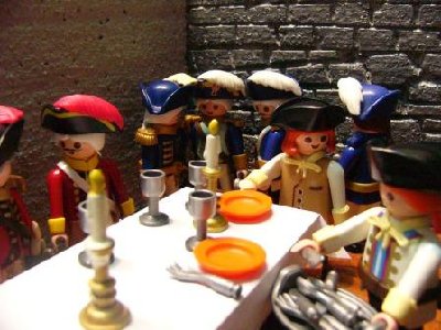 KW R7 (9).JPG (32.62 KiB) 1915 mal betrachtet Die Marineofficiere, Colonels und Majore reden noch etwas weil die Bedienter die Tabel fertich machen....