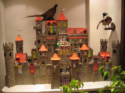 Burg gesamt.jpg (244.1 KiB) 2216 mal betrachtet ..hier die ganze Stadt in voller Größe:<br />180x100x120 cm LxBxH