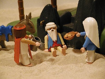 17-Oase 3 Hilfe.JPG (212.94 KiB) 1010 mal betrachtet &quot;Hier alter Mann, nehmt etwas zu essen von uns!&quot;<br /><br />&quot;Danke, ihr guten Leute!&quot;