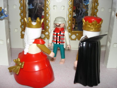 DSC06401.JPG (142.85 KiB) 1193 mal betrachtet OPA: Nanu, wo bin ich und wer sind sie?<br />KÖNIGIN: Bleiben Sie ruhig, wir sind Freunde. Meistens ist es gleich wieder vorbei....