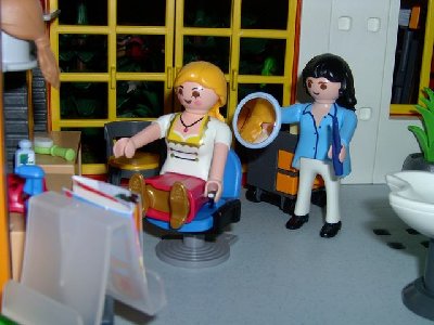 Reste 012.jpg (43.22 KiB) 1100 mal betrachtet "Ja, prima - nicht mehr so streng wie vorher! Und das olle Haarnetz brauche ich jetzt auch nicht mehr!"