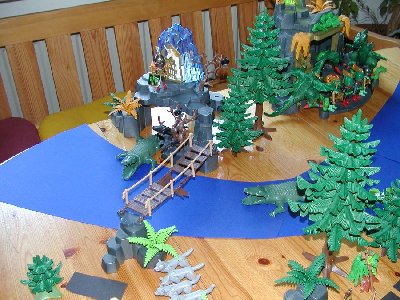 09-Brücke.jpg (219.79 KiB) 1351 mal betrachtet Falls du in das Loch in der Brücke fällst, reißt dich der Strom bis an die Stelle, wo die Enten verweilen, zurück.