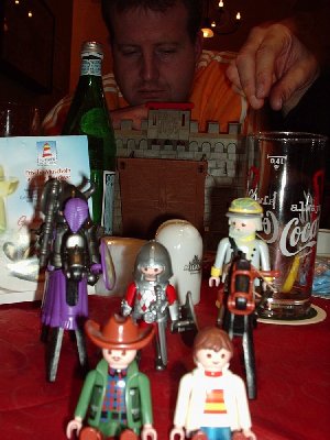 NOHSt 26-01-2008 003.JPG (95.94 KiB) 791 mal betrachtet Die Avatare sammeln sich zum Sturm auf SpielzeugSteffs Festung...