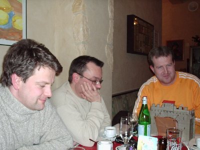 NOHSt 26-01-2008 007.JPG (81.12 KiB) 791 mal betrachtet Betretene Gesichter. - Diese Festung wird der Belagerung wohl nicht lange standhalten können.
