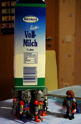 Milchparade.jpg (115.84 KiB) 1229 mal betrachtet ... so wird der Abendbrottisch auch lustig ....