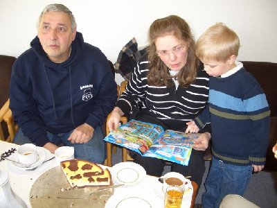 IMG_14.jpg (80.58 KiB) 856 mal betrachtet Nein, ich habe keinen Kuchen gegessen...ich warte auf die Himbeerspeise.....