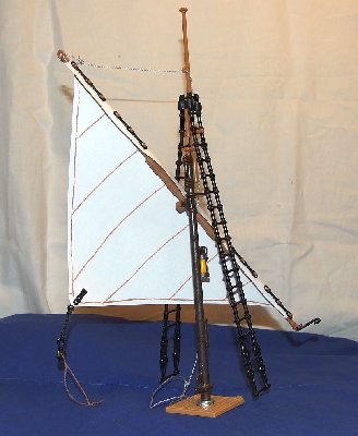 kauffahrer 030_kl.jpg (99.33 KiB) 4884 mal betrachtet Den Besanmast abgenommen, ist das Schiff wieder mit Kajüte bespielbar.