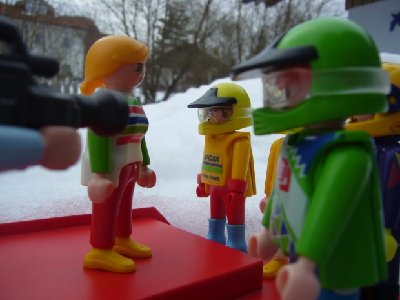 T3_Ziel2.jpg (91.21 KiB) 979 mal betrachtet &quot;Hey, Männa, ihr seid ja geil! Das war ja ein ziemlich wilder Ritt! Und: wie fühlt ihr euch so? - seht ja noch ziemlich fit aus!&quot;