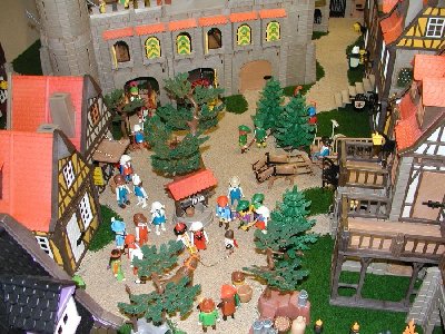 014 aMarktplatz2.JPG (239.91 KiB) 833 mal betrachtet Der Handel und das Handwerk blühte.