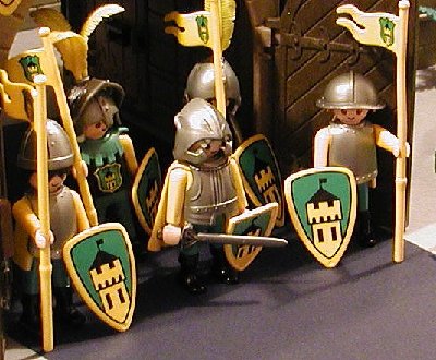 015 Turmritter in Ruestung.jpg (89.88 KiB) 827 mal betrachtet Deshalb wurde auch ein großes Heer von Bewaffneten unterhalten.
