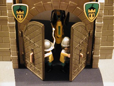 078 Stadttor wird geoeffnet.jpg (184.75 KiB) 376 mal betrachtet 078 Stadttor wird geoeffnet.jpg