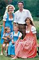 Trachtenfamilie (rohnmoden).jpg
