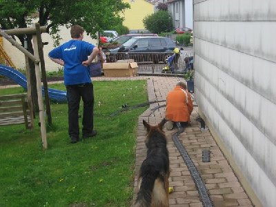 Grillplaymo 002.JPG (49.46 KiB) 896 mal betrachtet Regenpause, wir wagen die Gleise zu verlegen
