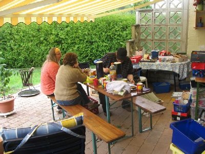 Grillplaymo 001.JPG (64.12 KiB) 901 mal betrachtet Einsame Gespräche, die Männer sind am kruschteln