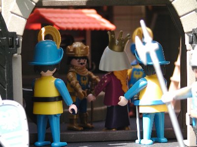 Conte4 begruesst Frau.jpg (151.86 KiB) 1141 mal betrachtet Conte4 begruesst Frau.jpg