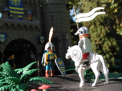 Hugo kommt4.jpg (180.68 KiB) 1590 mal betrachtet Werter Ritter, ich habe gehört, dass ein grosses Weinfest auf dieser Burg gefeiert wird. Ich, ein Recke aus Bieberthal wurde zu diesem Event eingeladen.
