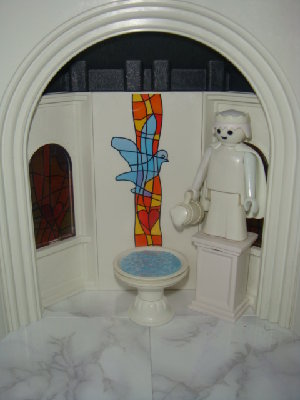 Seitenaltar2.JPG (106.29 KiB) 2403 mal betrachtet Taufbecken und Statue mit Wassergefäß