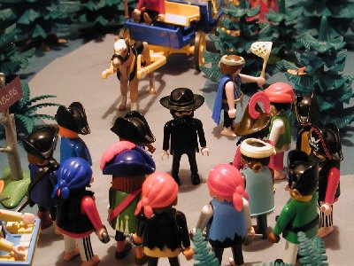 Piratenueberfall08 Wo gehts nach Lux.JPG (208.58 KiB) 6011 mal betrachtet "Meine Herren, wir meinen natürlich Luxemburg. Wir wollen ein Traumschlosss dorthin bringen."