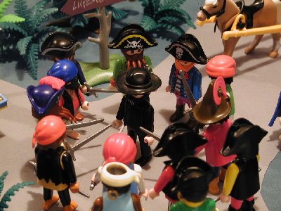 Piratenueberfall09 wird auch ueberfallen.JPG (192.06 KiB) 6010 mal betrachtet "Ein Traumschloss? Dann werdet ihr auch mal gerade überfallen!"