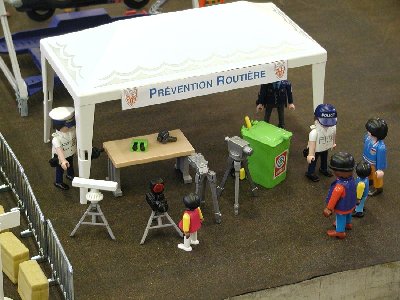 Polizeischule Radargeraete.jpg (173.47 KiB) 1429 mal betrachtet Polizeischule Radargeraete.jpg