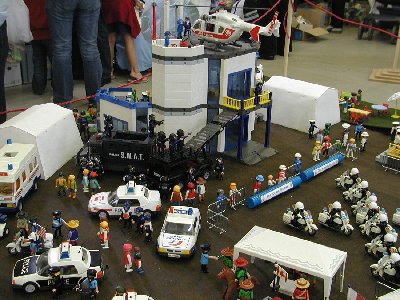 Polizeischule Swatteam2.jpg (208.66 KiB) 1832 mal betrachtet Polizeischule Swatteam2.jpg