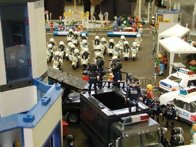 Polizeischule Swatteam4.jpg (196.92 KiB) 1650 mal betrachtet Polizeischule Swatteam4.jpg