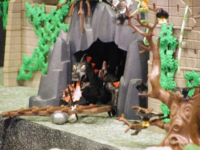 Mittelalter Geisterburg Drache.jpg