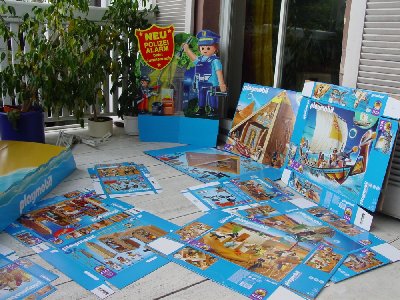 Polizei.jpg (262.11 KiB) 1505 mal betrachtet Tresorknackerdisplay und leere Schachteln