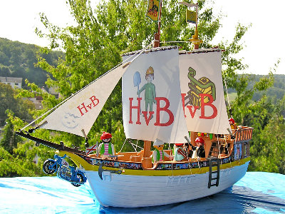 schiff1.jpg (205.61 KiB) 2441 mal betrachtet Von Links.