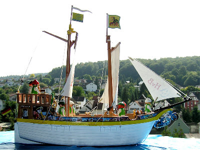 schiff2.jpg (133.48 KiB) 1818 mal betrachtet schiff2.jpg