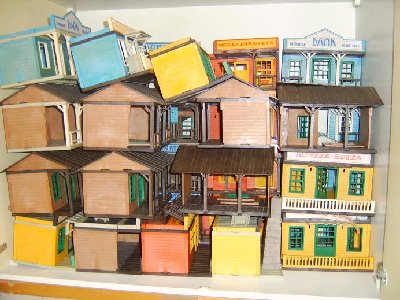 a1.JPG (70.5 KiB) 1352 mal betrachtet Miners Hotel, Blacksmith, Wells Fargo, Bank, 3421, Farmhaus und Magazin/Stall