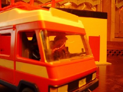 k-1.JPG (130.82 KiB) 1210 mal betrachtet Was macht denn um diese Zeit ein roter Lieferwagen vor dem Museun ?