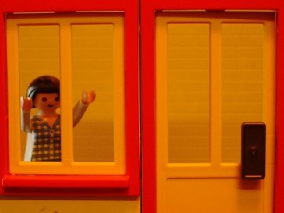 k-8.JPG (115.66 KiB) 1212 mal betrachtet Was die beiden Einbrecher nicht gemerkt haben ist, dass sie aus <br />dem Haus gegenüber beobachtet werden