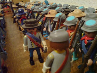 Lt. Mason.JPG (95.44 KiB) 1441 mal betrachtet "Leutnant Mason!" "Ja Sir?" "Der General will das wir heute Nacht einen Erkundungstrupp zu den Fröschen schicken."