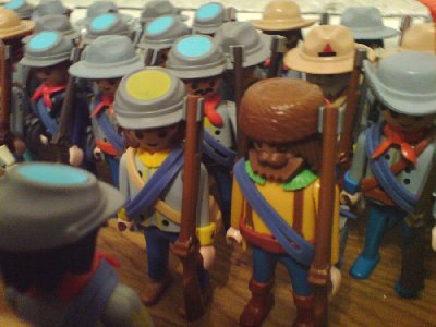 Jawohl Sir.JPG (99.13 KiB) 1447 mal betrachtet "Sargeant?" "Colt? Sie haben doch Erfahrung als Trapper?" "Jawohl Sargeant." "Gut, dann habe ich Arbeit für Sie und Dixieman!"
