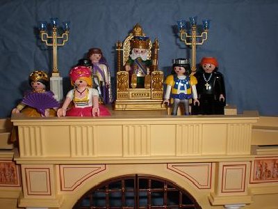 König Franz Balkon.JPG (34.16 KiB) 1458 mal betrachtet Vor seinem Löwengarten,<br />Das Kampfspiel zu erwarten,<br />Saß König Franz,<br />Und um ihn die Großen der Krone,<br />Und rings auf hohem Balkone<br />Die Damen in schönem Kranz.