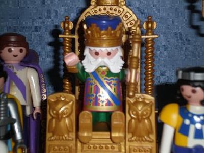 könig winkt.JPG (36.92 KiB) 1449 mal betrachtet Und wie er winkt mit dem Finger,